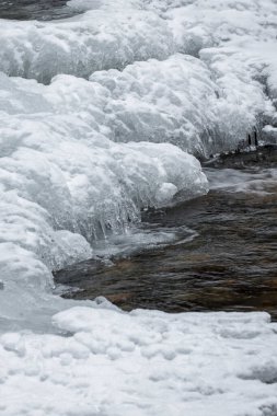 Metaline, Washington yakınlarındaki öğle yemeği deresinde buz oluşumları.
