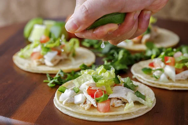 Squeezing Lime Juice Finished Street Taco Studio Setting — Stock Photo, Image