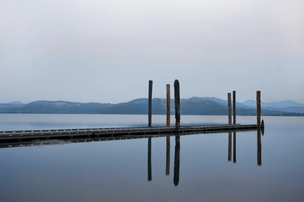 Tranquille matinée près de l'eau . — Photo