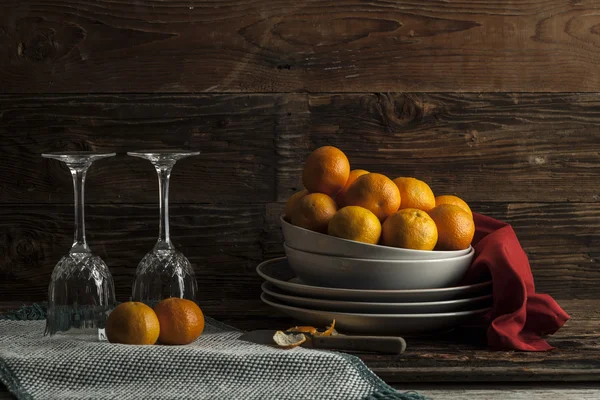 Oranges and glasses. — Stock Photo, Image