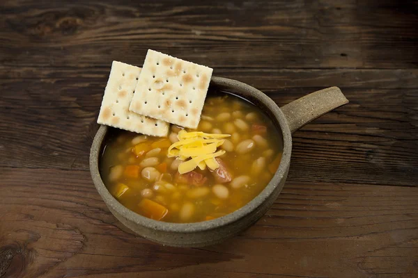 Soup and cracers. — Stock Photo, Image