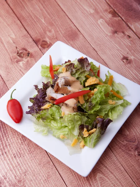 Chicken topped salad. — Stock Photo, Image