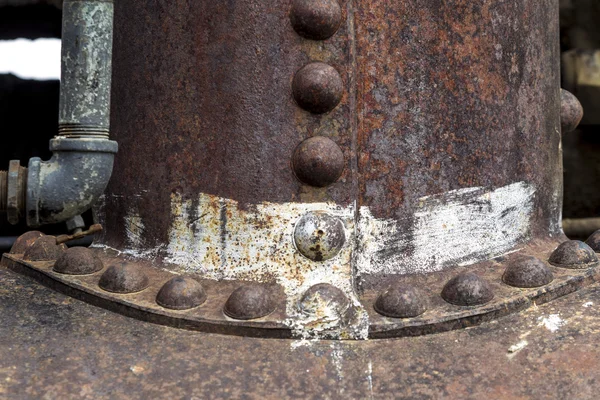 Nieten und rostige Metalloberfläche. — Stockfoto