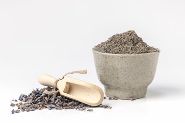 Kuru ve toz lavanta.