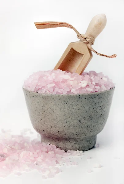 Закрыть розовые соли для ванн . — стоковое фото