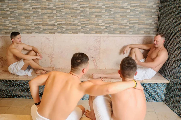 Nahaufnahme Von Männern Die Sich Hamam Einem Wellnesszentrum Entspannen — Stockfoto