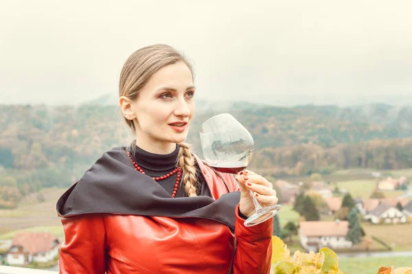 Woman in fall landscape tasting wine — Stock Photo, Image