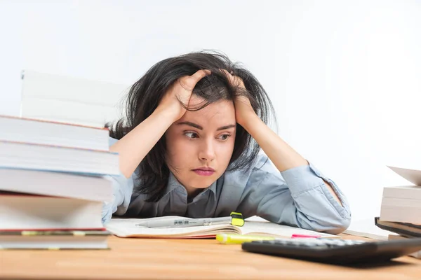 Depressives Teenager-Mädchen mit Büchern — Stockfoto