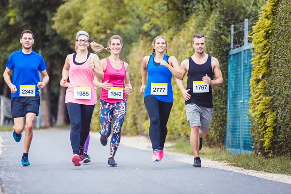 Maratonidrottare tävlar i race — Stockfoto