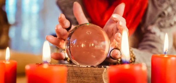 Soothsayer during a Seance with Crystal ball — Stock Photo, Image