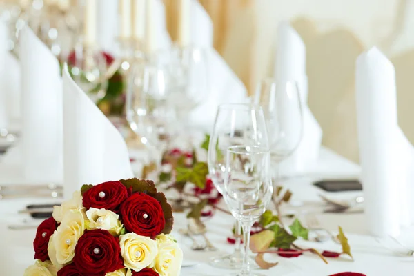 Stůl na svatební hostině — Stock fotografie