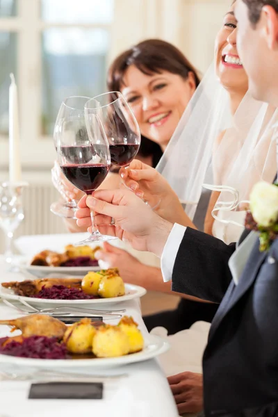 Festa de casamento no jantar ou almoço — Fotografia de Stock