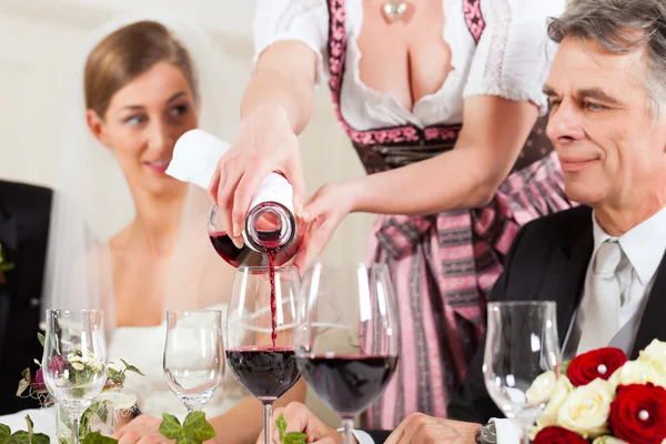 Hochzeitsfeier beim Abendessen — Stockfoto