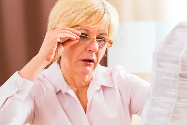 Senior woman  reading with presbyopia — Stock Photo, Image