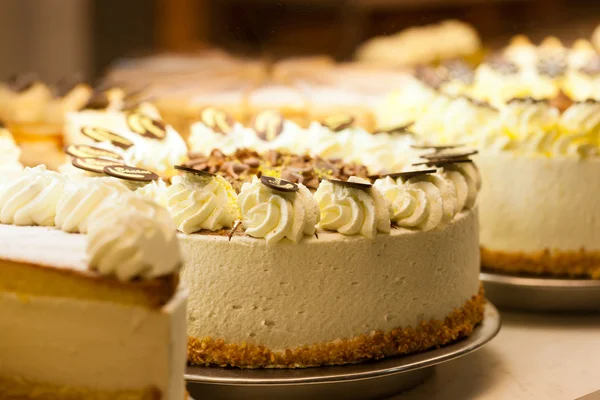 Yummy Torte in una panetteria — Foto Stock