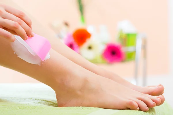 Woman in Spa getting a hair removal — Stock Photo, Image