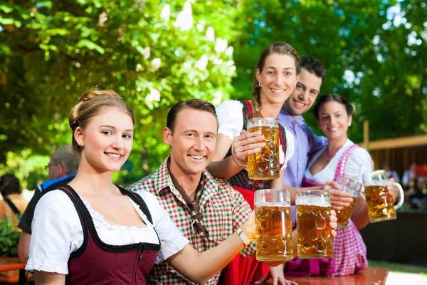 In Beer garden - friends — Stock Photo, Image