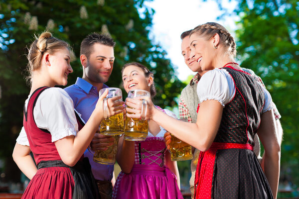 Friends drinking beer