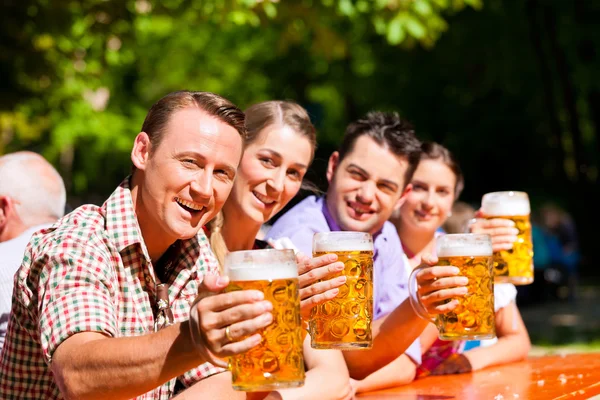 Couples sitting in Beer garden — Stock Photo, Image