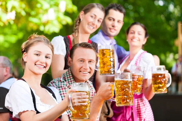 In Beer garden - friends — Stock Photo, Image