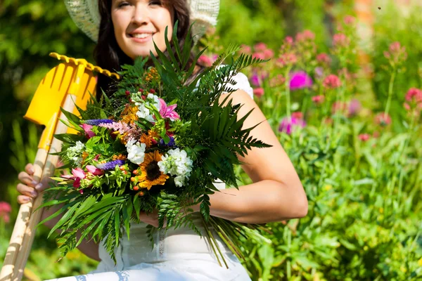 Gardening in summer - woman with flowers — Stock Photo, Image