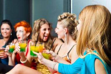Kadınlar Kulübü veya kokteyl içme disko