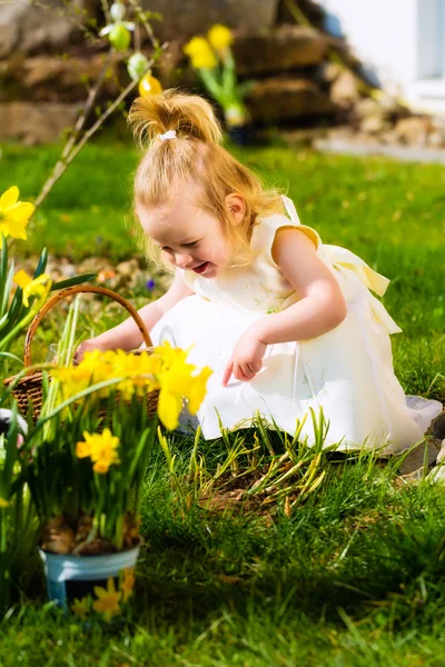 Girl on Easter egg hunt with eggs — Stock Photo, Image