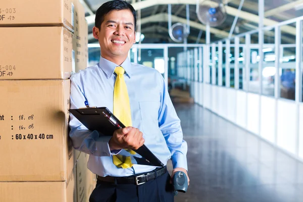 Indonesian worker in warehouse with Scanner — Stock Photo, Image