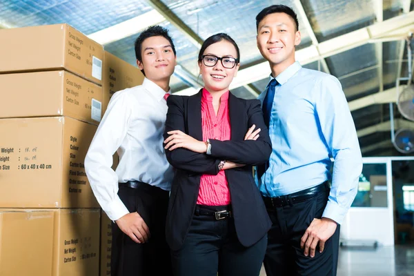 CEO and Businessmen in a warehouse — Stock Photo, Image