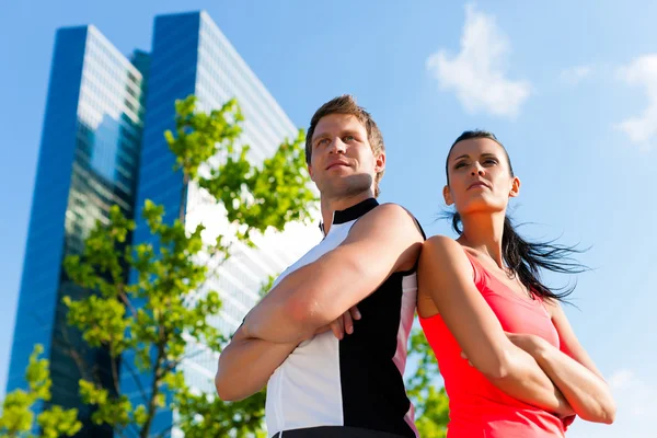 Deportes urbanos - fitness en la ciudad — Foto de Stock