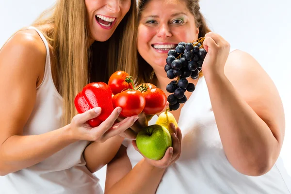 Alimentação saudável - mulheres, frutas e legumes — Fotografia de Stock