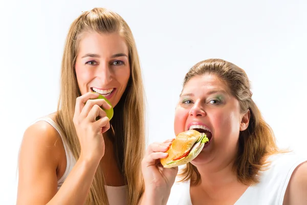 Dunne en dikke vrouw eten — Stockfoto