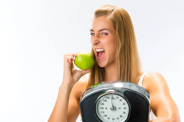 Frau mit Schuppe und Apfel — Stockfoto