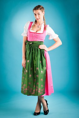 Geleneksel giyim - kadında dirndl