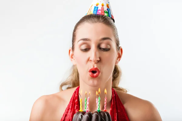 Woman celebrating birthday with cake and candles — Stock Photo, Image