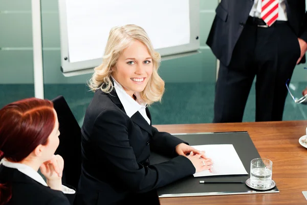 Business - presentation within a team — Stock Photo, Image