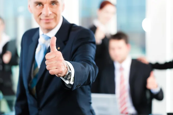 Negocios - equipo en una oficina — Foto de Stock