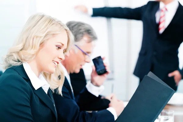 Business - presentation within a team in office — Stock Photo, Image