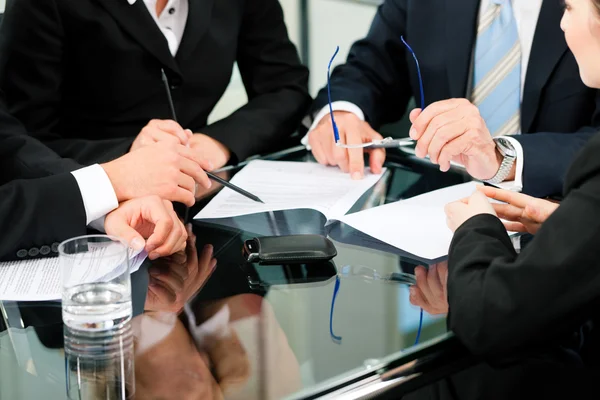 Business meeting with work on contract — Stock Photo, Image