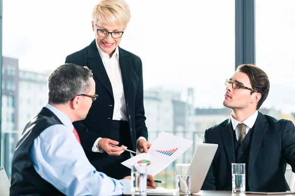 Riunione di lavoro in ufficio — Foto Stock