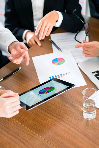 Businesspeople working with tablet Computer — Stock Photo, Image