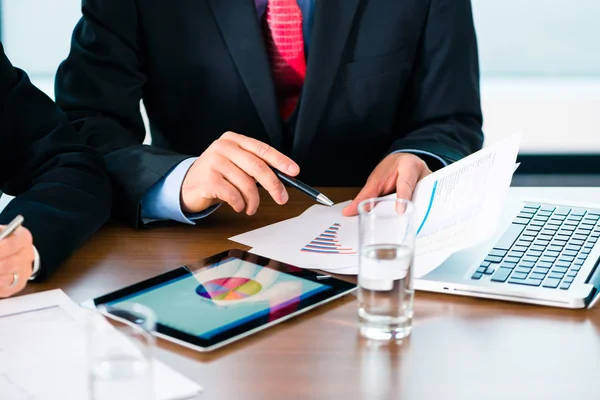 Business - Businesspeople working with tablet Computer — Stock Photo, Image