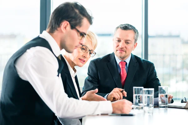 Riunione di lavoro in ufficio — Foto Stock