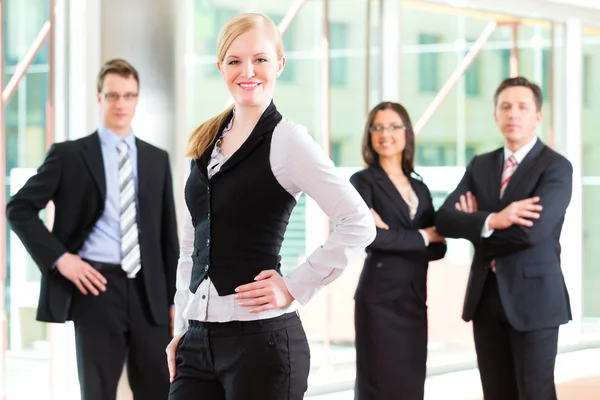 Bedrijfsleven - groep ondernemers in office — Stockfoto