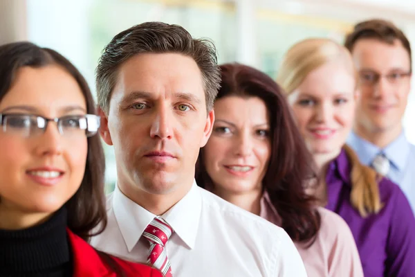 Mensen uit het bedrijfsleven of team in office — Stockfoto