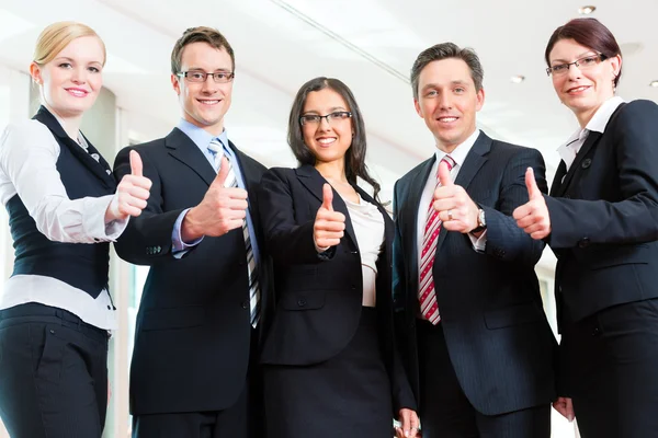 Bedrijfsleven - groep ondernemers in office — Stockfoto