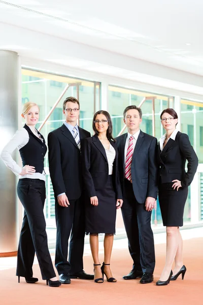 Bedrijfsleven - groep ondernemers in office — Stockfoto