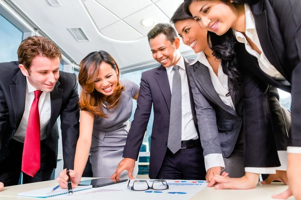 Asian Businesspeople at meeting in office — Stock Photo, Image