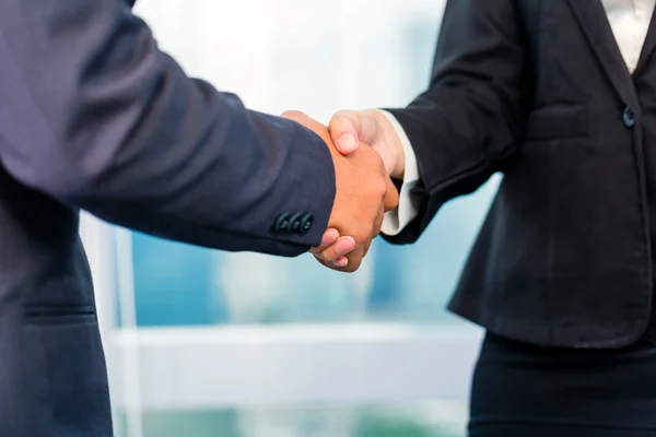 Business people shaking hands — Stock Photo, Image