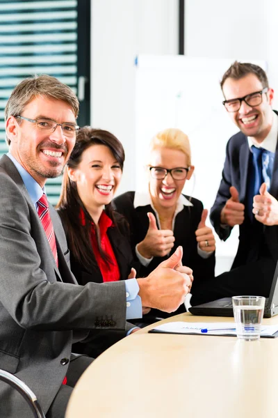 Bedrijfsleven - ondernemers hebben teamvergadering — Stockfoto